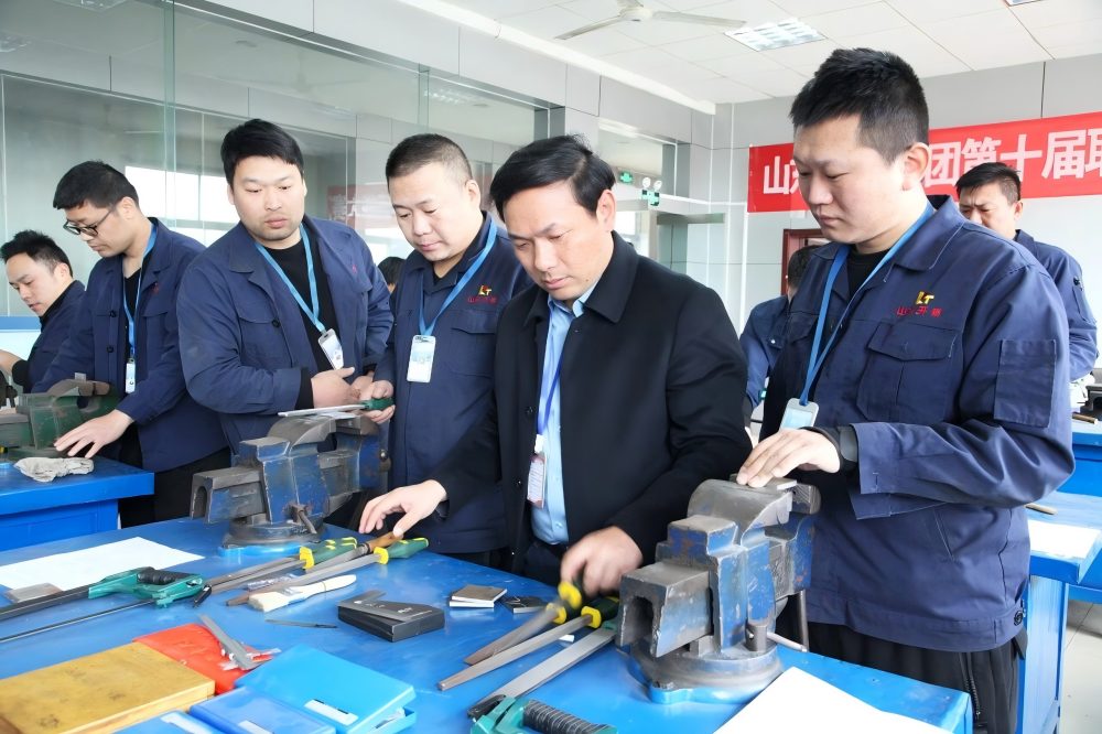 Building Heavy-Duty Equipment, Nurturing Industry Talent | Wang Dapeng: Rooted in Kaitai's Talent Hotbed, He Rose Against the Odds to Become a Top Sales Ace